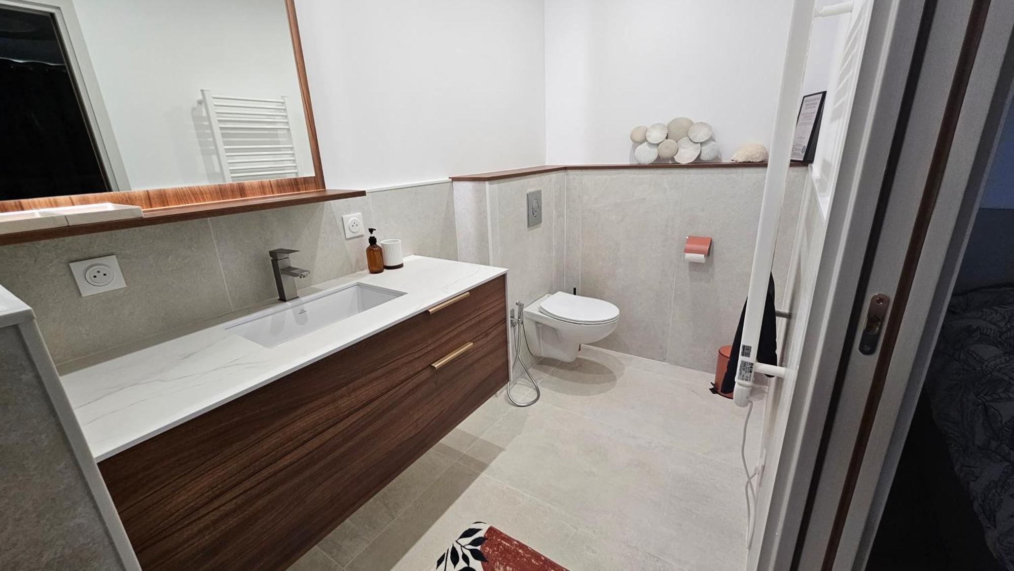 La Maison Bleue Saint-Mitre-les-Remparts 部屋 写真